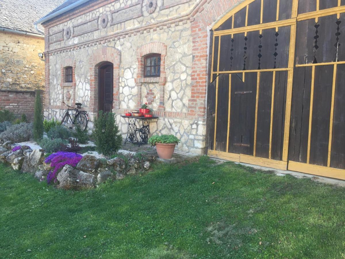 Levendula Porta Es Pajtaszinhaz Hotel Orfű Екстериор снимка