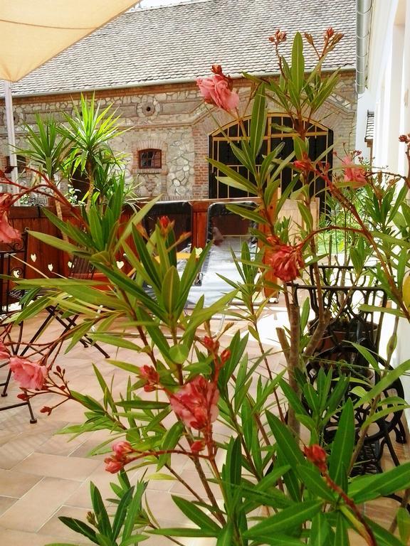 Levendula Porta Es Pajtaszinhaz Hotel Orfű Екстериор снимка